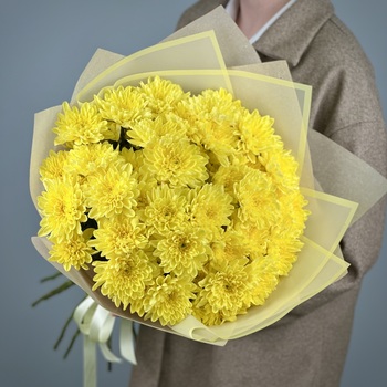 Букет из 11 желтых кустовых хризантем