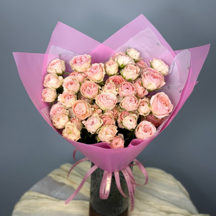 Букет из 11 кустовых роз "Тайна любви"