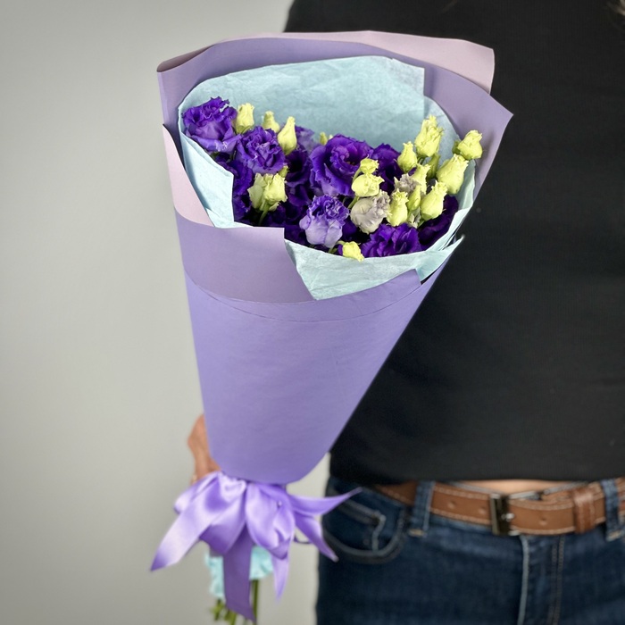 Букет из 5 фиолетовых лизиантусов
