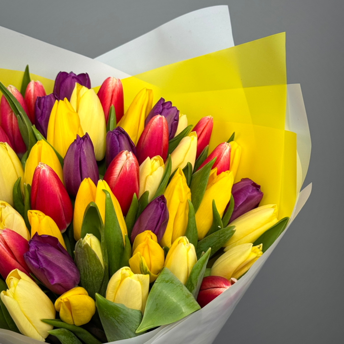 Букет из 51 тюльпанов яркий микс