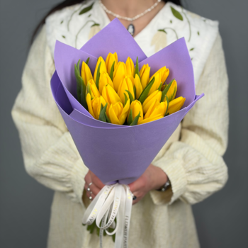 Букет из 21 желтых тюльпанов