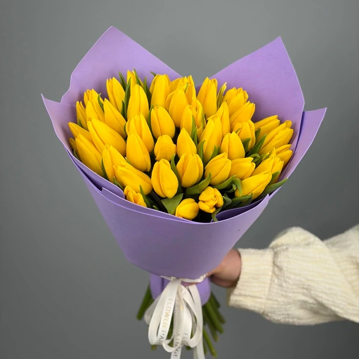 Букет из 41 желтых тюльпанов