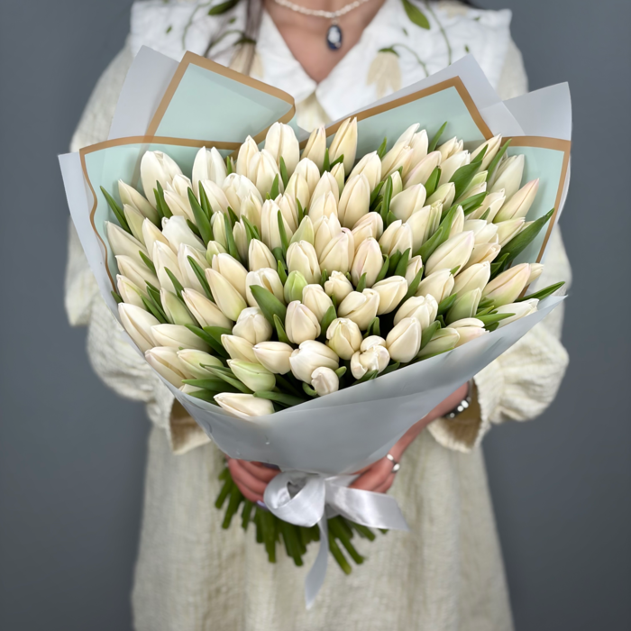 Букет из 101 белых тюльпанов