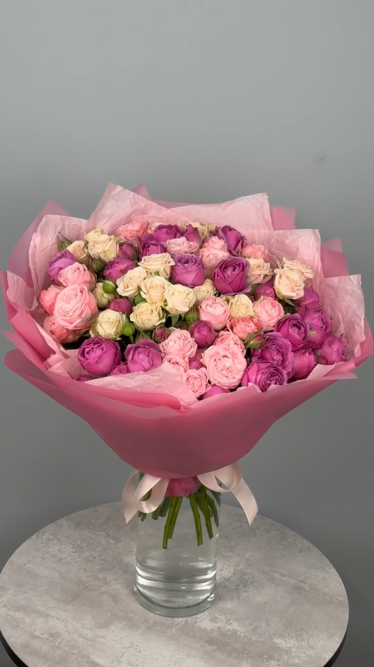 Букет из 21 кустовых пионовидных роз микс