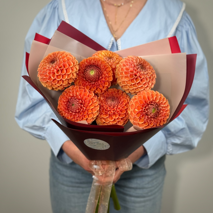 Букет из 7 оранжевых георгинов