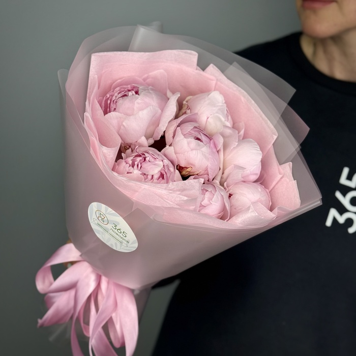 Букет из 7 пионов Сара