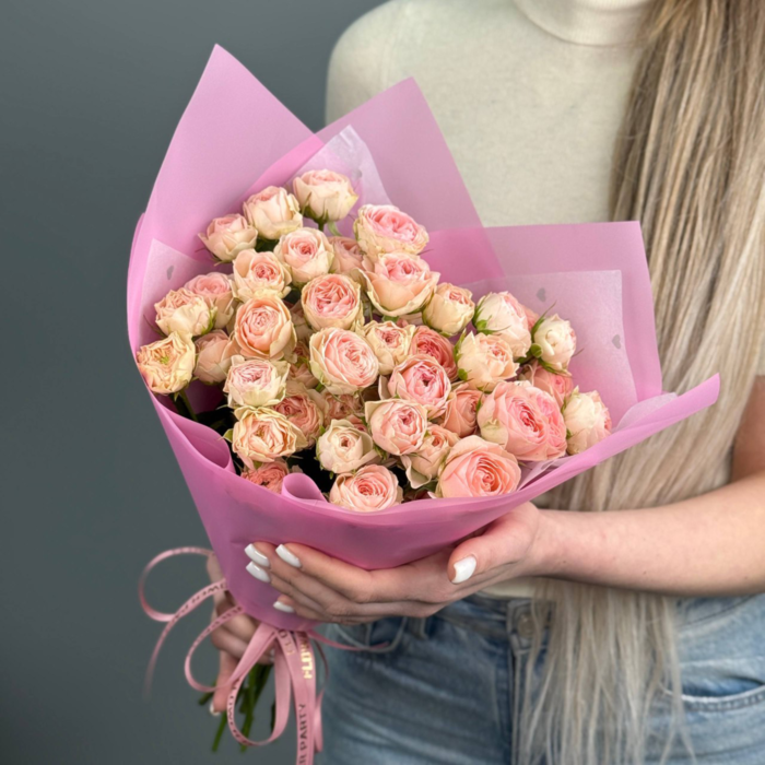 Букет из 11 кустовых роз "Тайна любви"