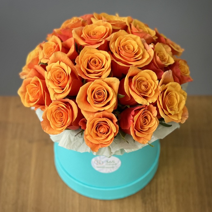 Оранжевые розы в шляпной коробке S