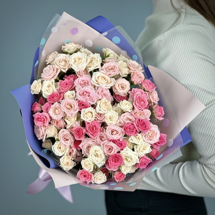 Букет из 25 нежных кустовых роз