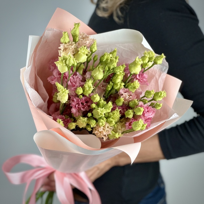 Букет из 5 розовых лизиантусов