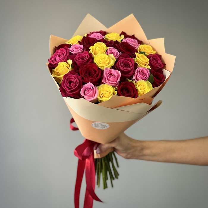 Букет из 31 яркой розы 40 см