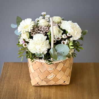 Цветы в корзине Белоснежка