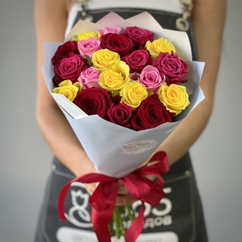 Букет из 21 яркой розы 50 см