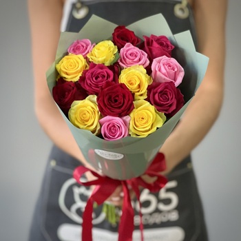 Букет из 15 яркой розы 60 см