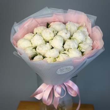 Букет из 25 белых пионов