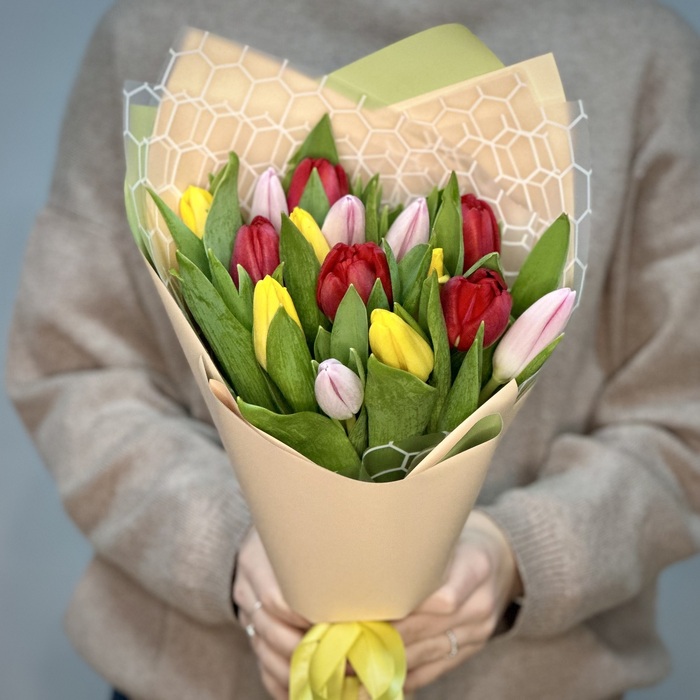 Букет из 21 тюльпанов микс