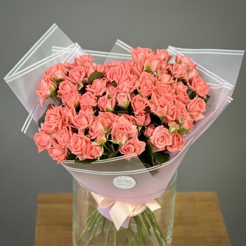 Букет из 25 кустовых коралловых роз