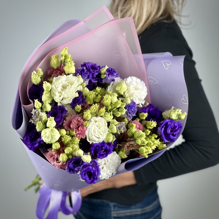 Букет из 15 лизиантусов микс