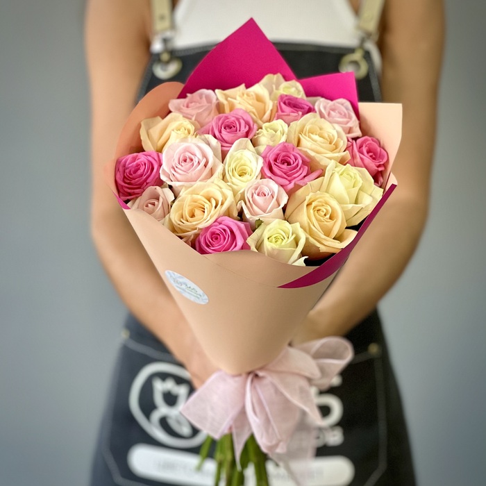 Букет из 21 нежной розы 50 см