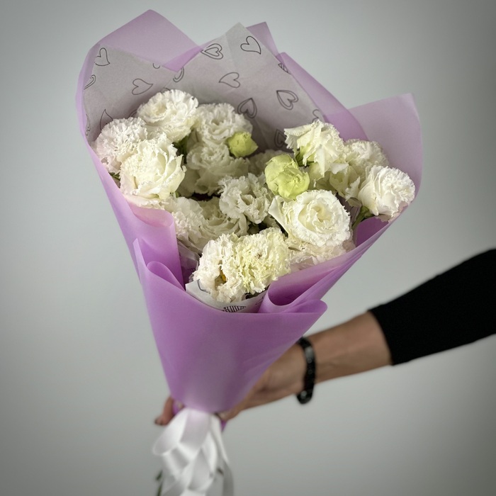 Букет из 9 белых лизиантусов