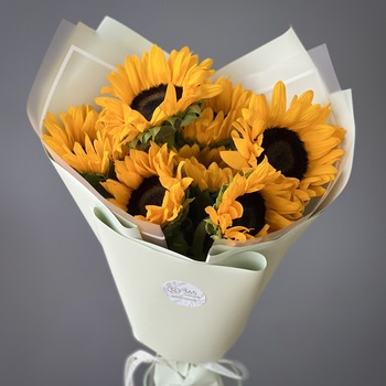 Букет из 7 подсолнухов