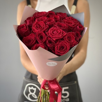 Букет из 21 красной розы 60 см