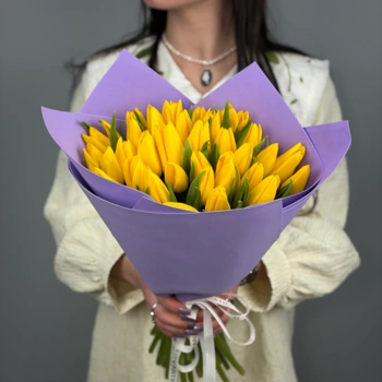Букет из 31 желтых тюльпанов