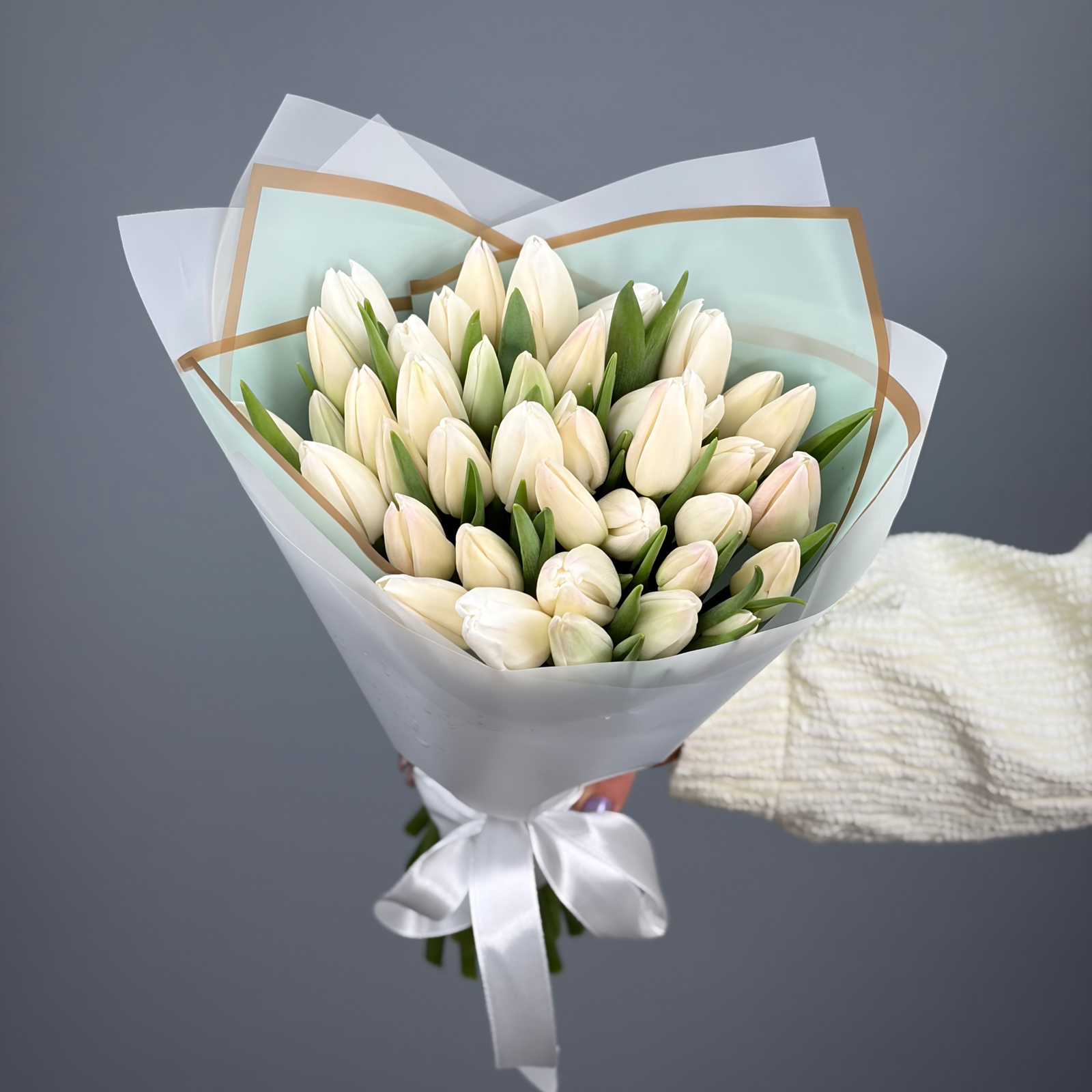 Букет из 41 белых тюльпанов