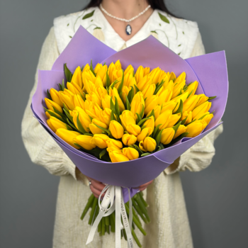 Букет из 51 желтых тюльпанов