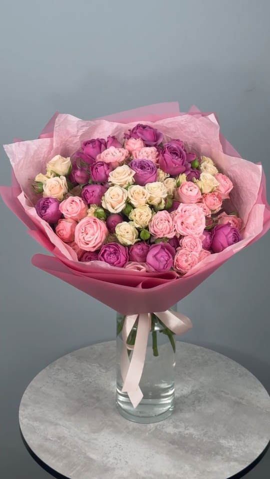 Букет из 15 кустовых пионовидных роз микс