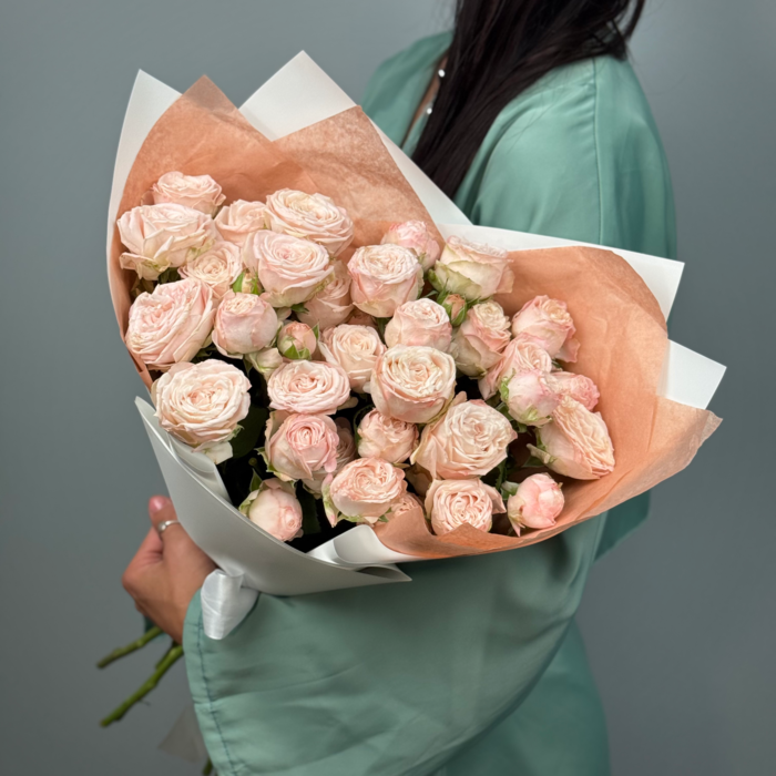Букет кустовых пионовидных нежно-розовых роз  (9 шт)