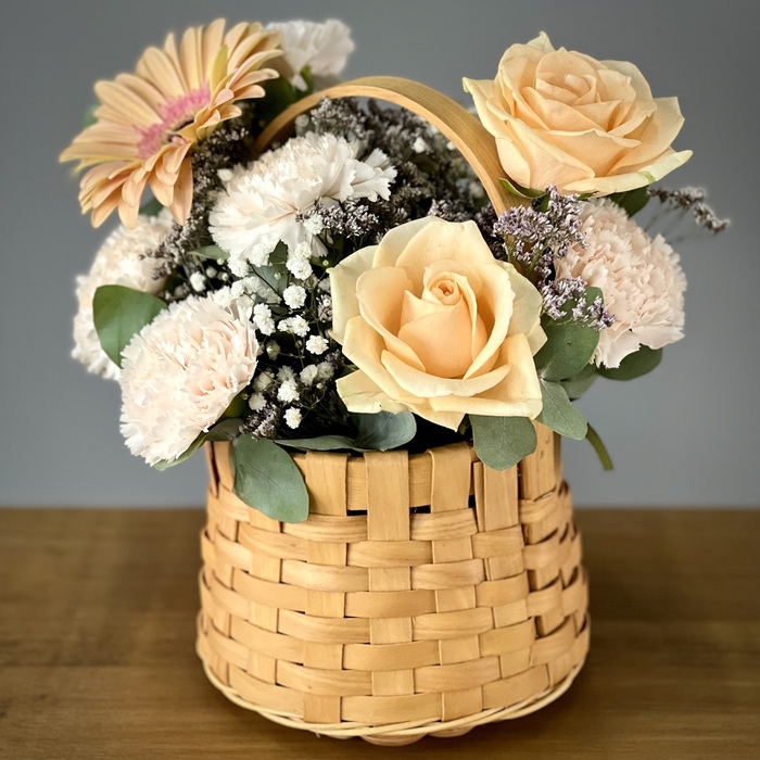 Цветы в корзине Миниатюра