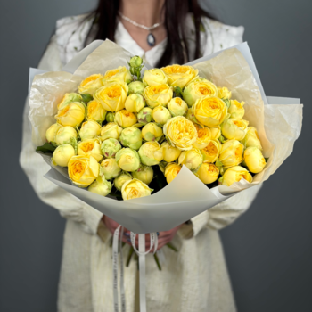 Букет из 15 желтых пионовидных роз