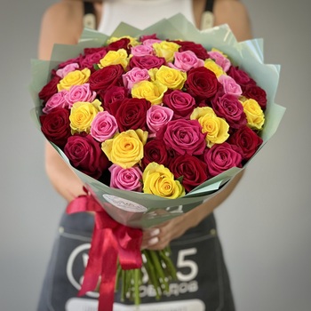 Букет из 51 яркой розы 60 см