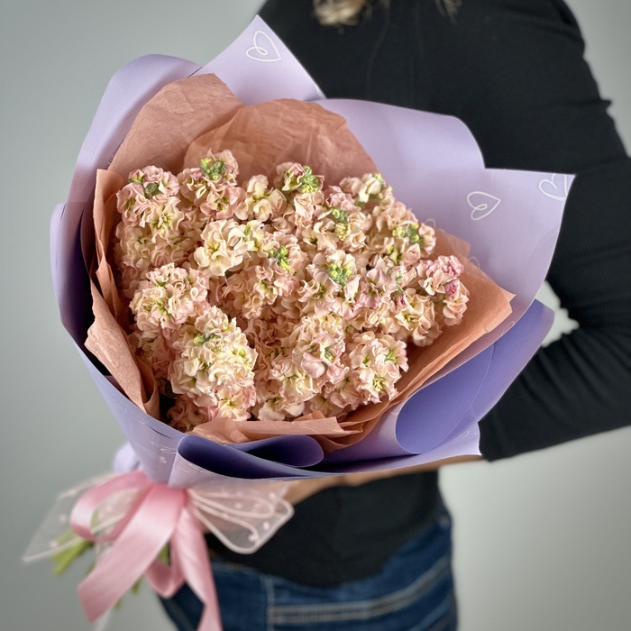 Букет из 15 персиковых маттиол