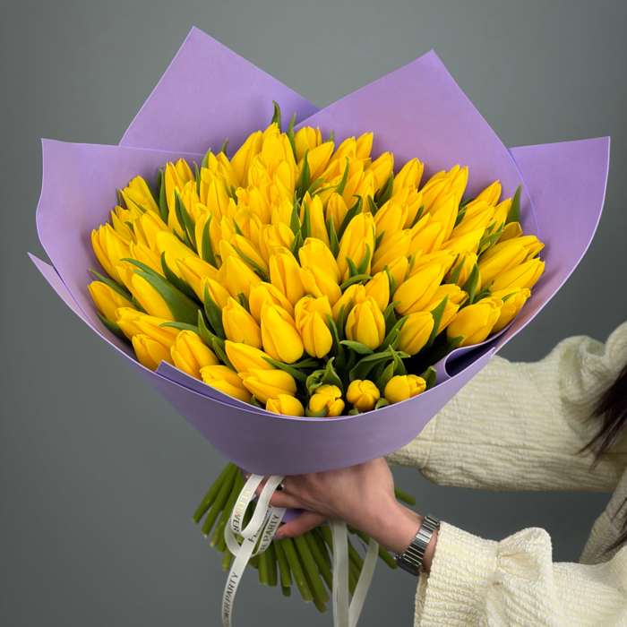 Букет из 71 желтых тюльпанов