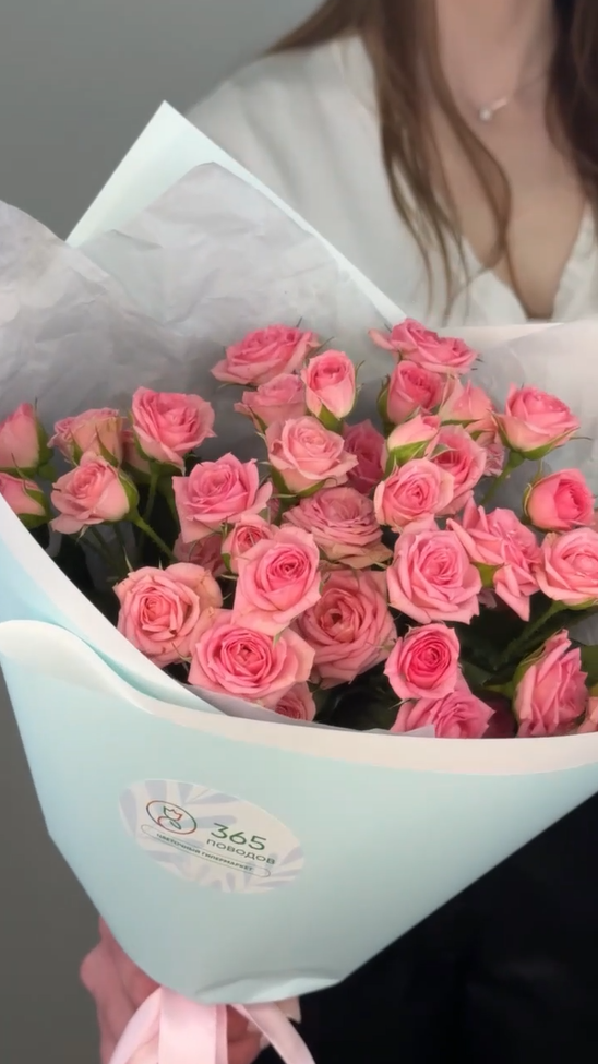 Букет из 25 кустовых розовых роз