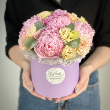 Цветы в коробке Сара