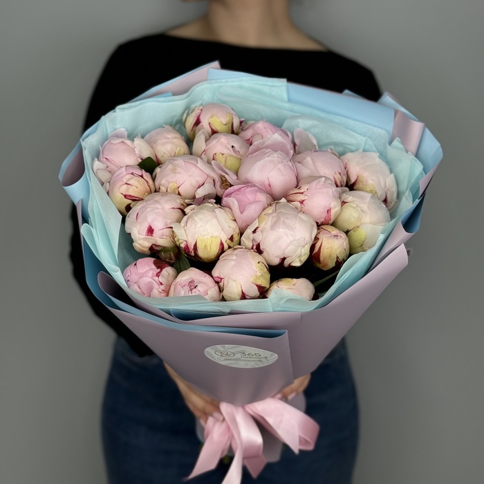 Букет из 21 пионов Сара