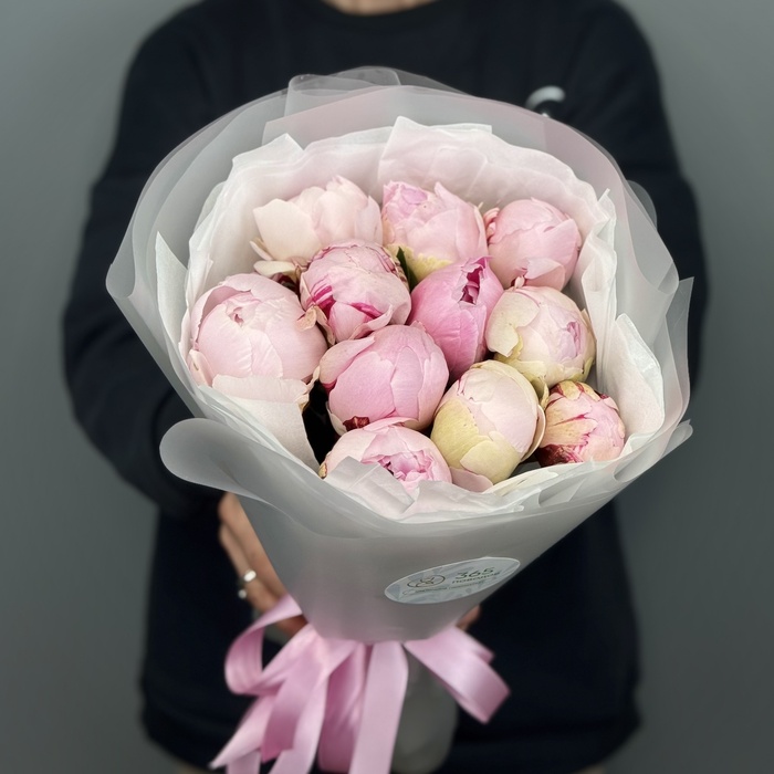 Букет из 15 пионов Сара