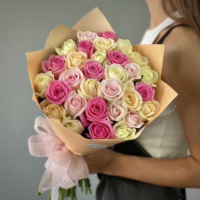 Букет из 31 нежной розы 40 см