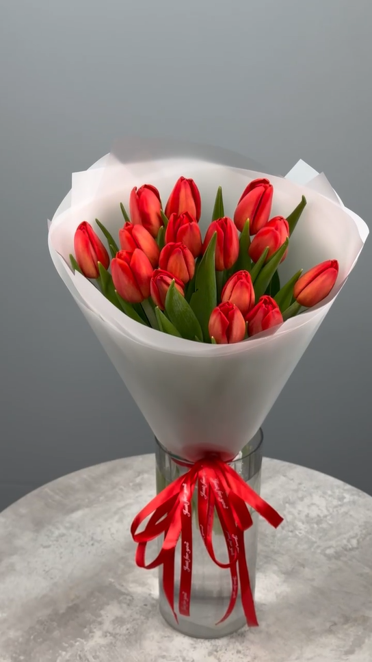 Букет из 15 оранжевых тюльпанов