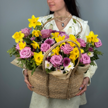 Цветы в корзине Поцелуй весны
