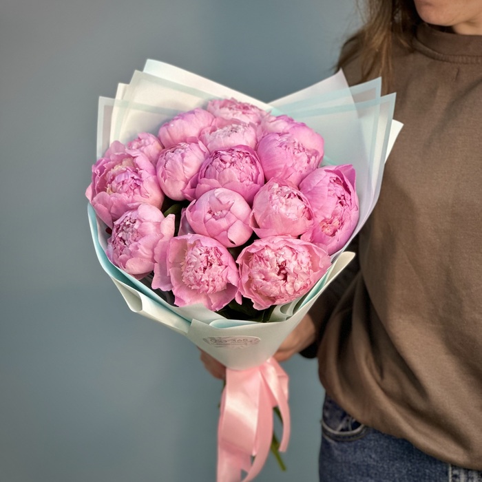 Букет из 15 розовых пионов