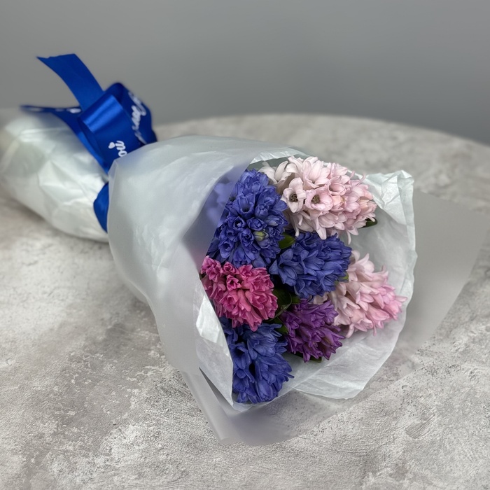 Букет из 7 гиацинтов микс