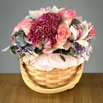 Цветы в корзине Нектарин