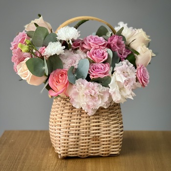 Цветы в корзине Ягодный пунш