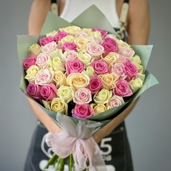 Букет из 51 нежной розы 60 см