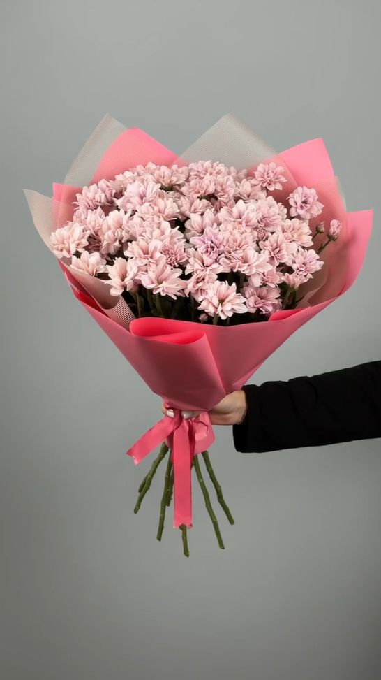 Букет из 9 розовых кустовых ромашковых хризантем 