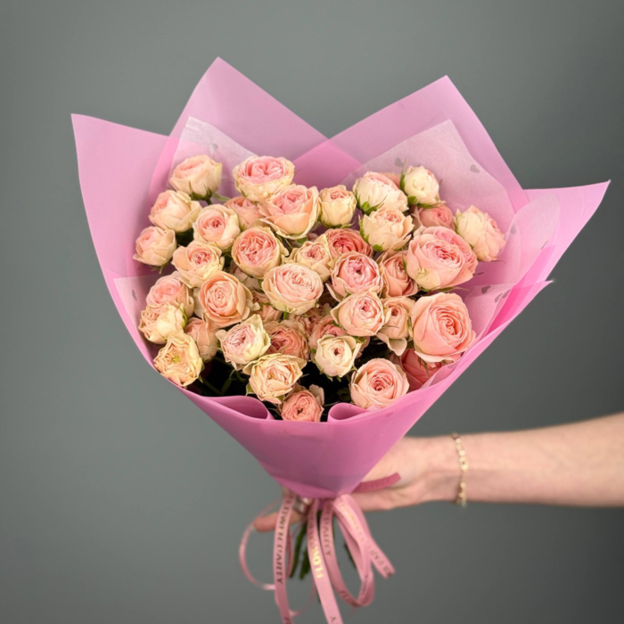 Букет из 11 кустовых роз "Тайна любви"